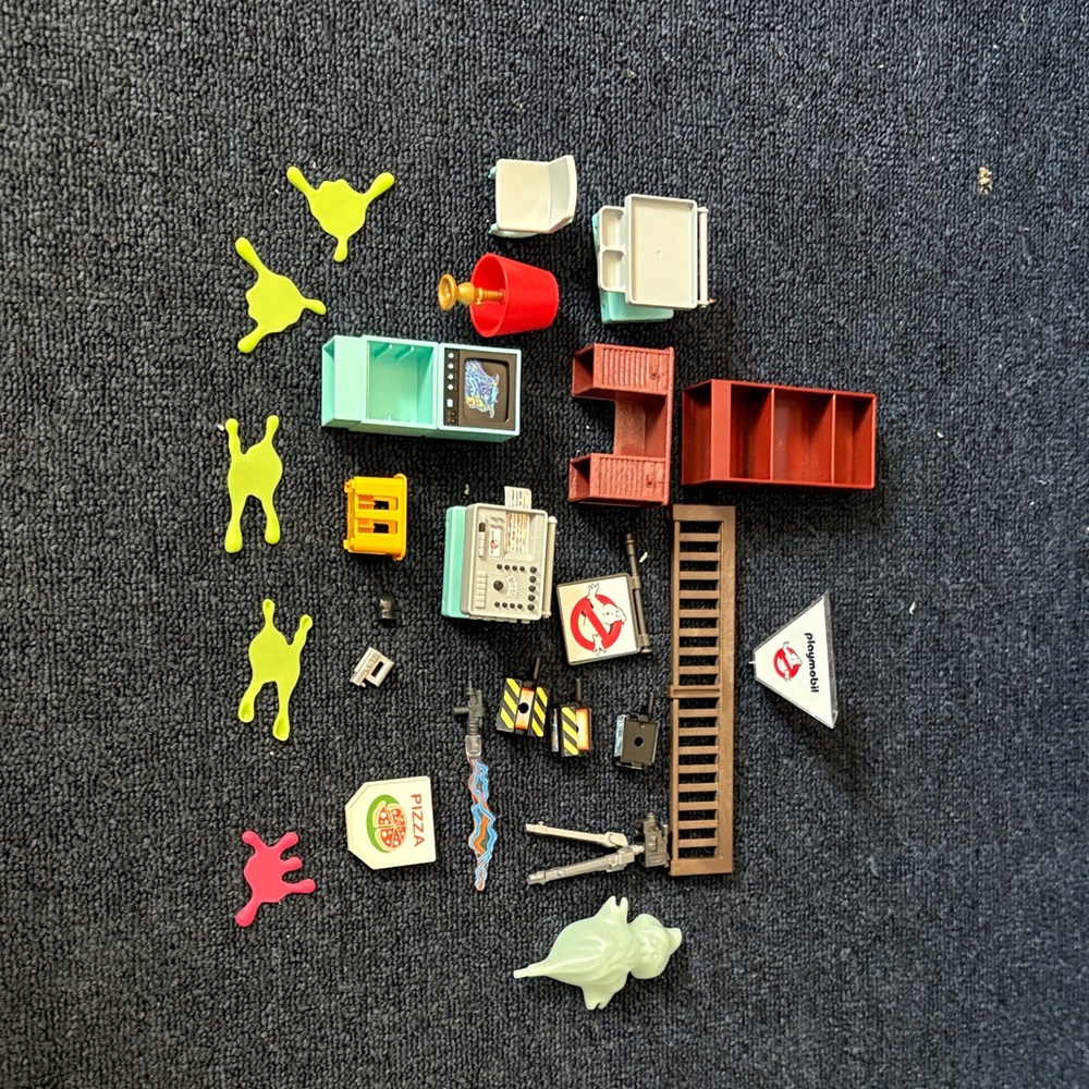 Ghostbusters Action Playset with Green and Red Accessories